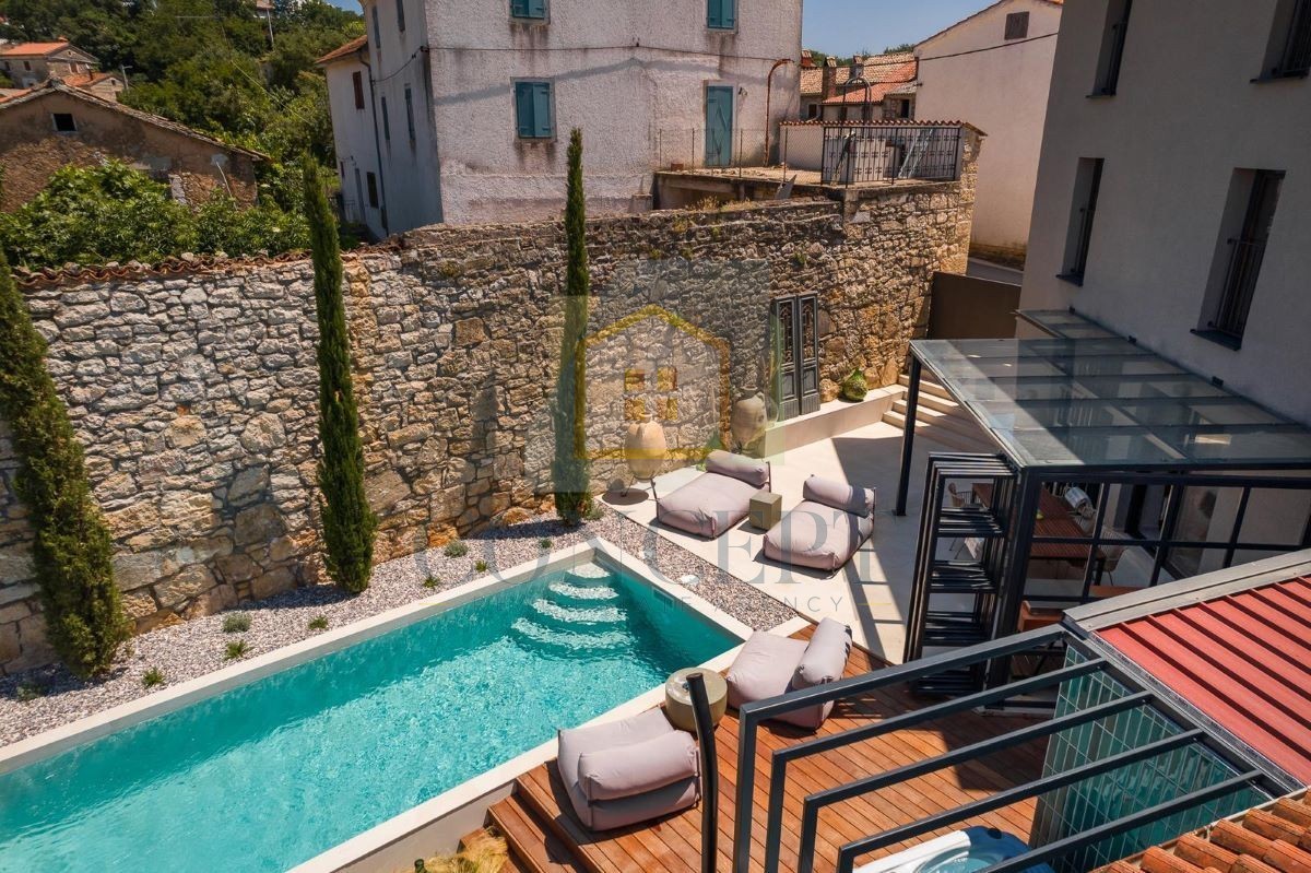 Poreč, Vižinada, Casa in pietra ristrutturata con piscina, 16 km dal mare