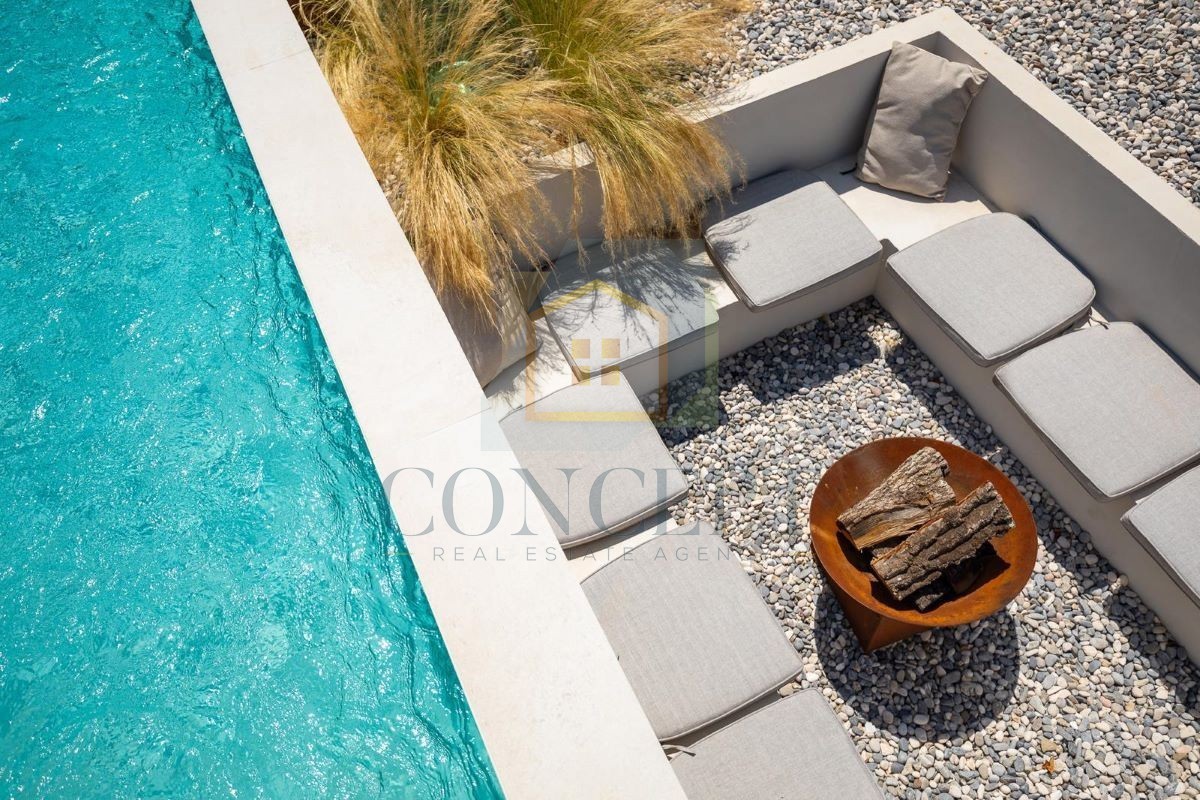 Poreč, Vižinada, Casa in pietra ristrutturata con piscina, 16 km dal mare