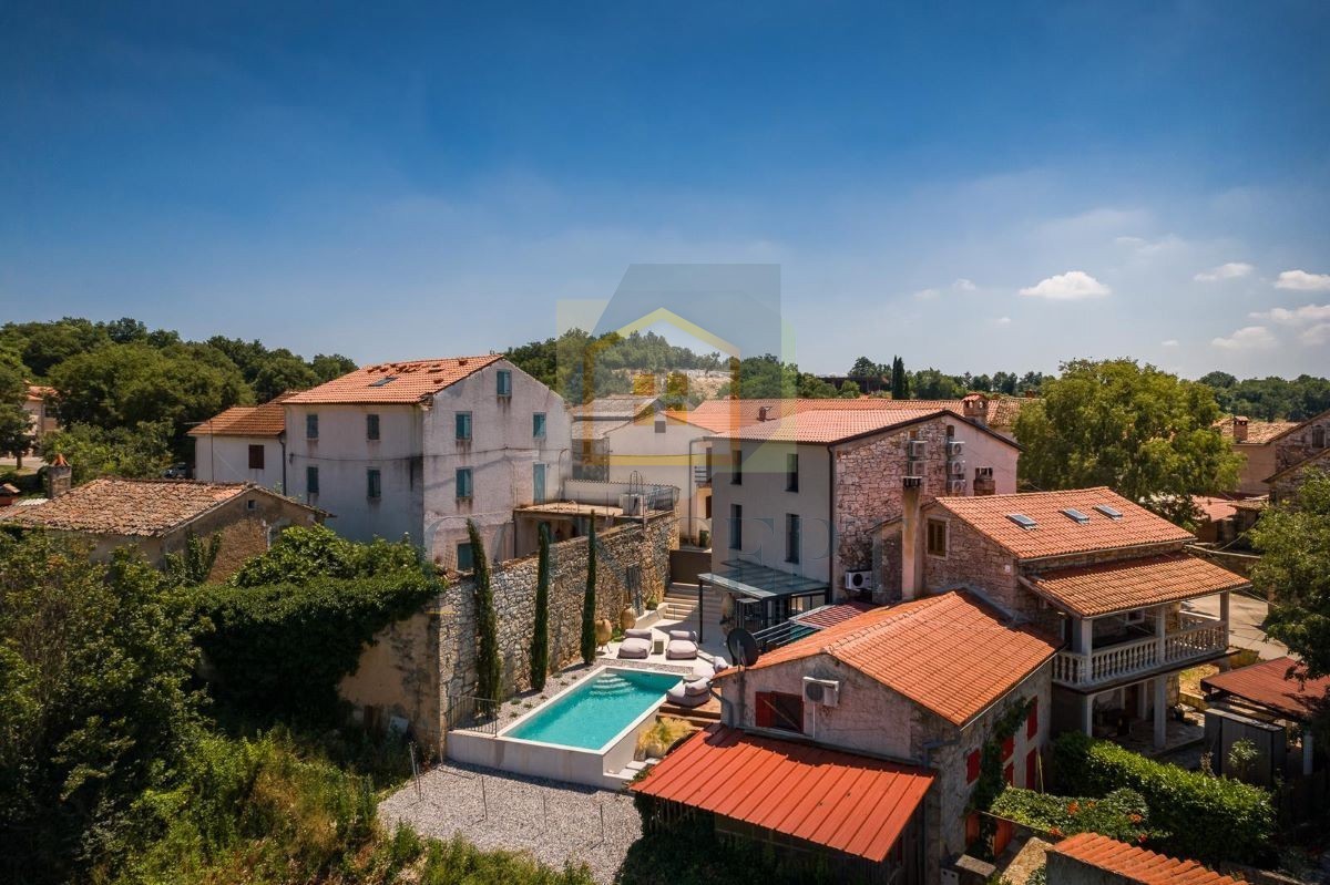 Poreč, Vižinada, Casa in pietra ristrutturata con piscina, 16 km dal mare