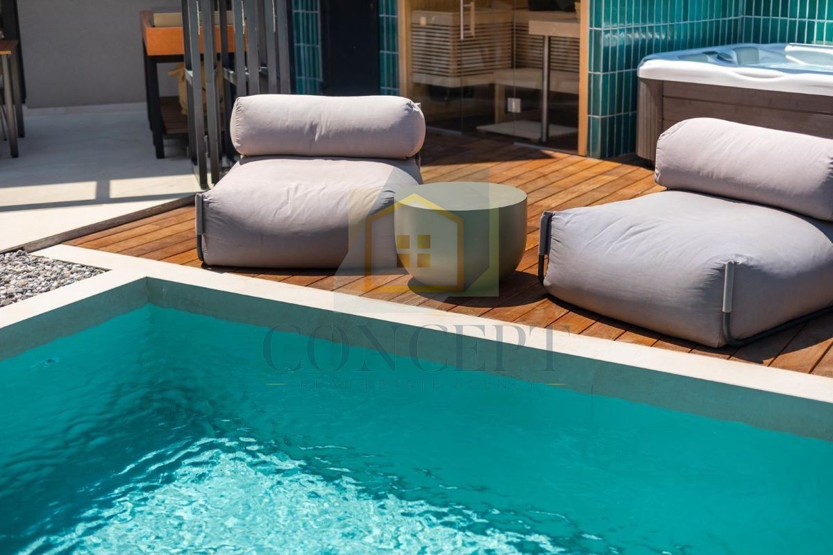 Poreč, Vižinada, Casa in pietra ristrutturata con piscina, 16 km dal mare