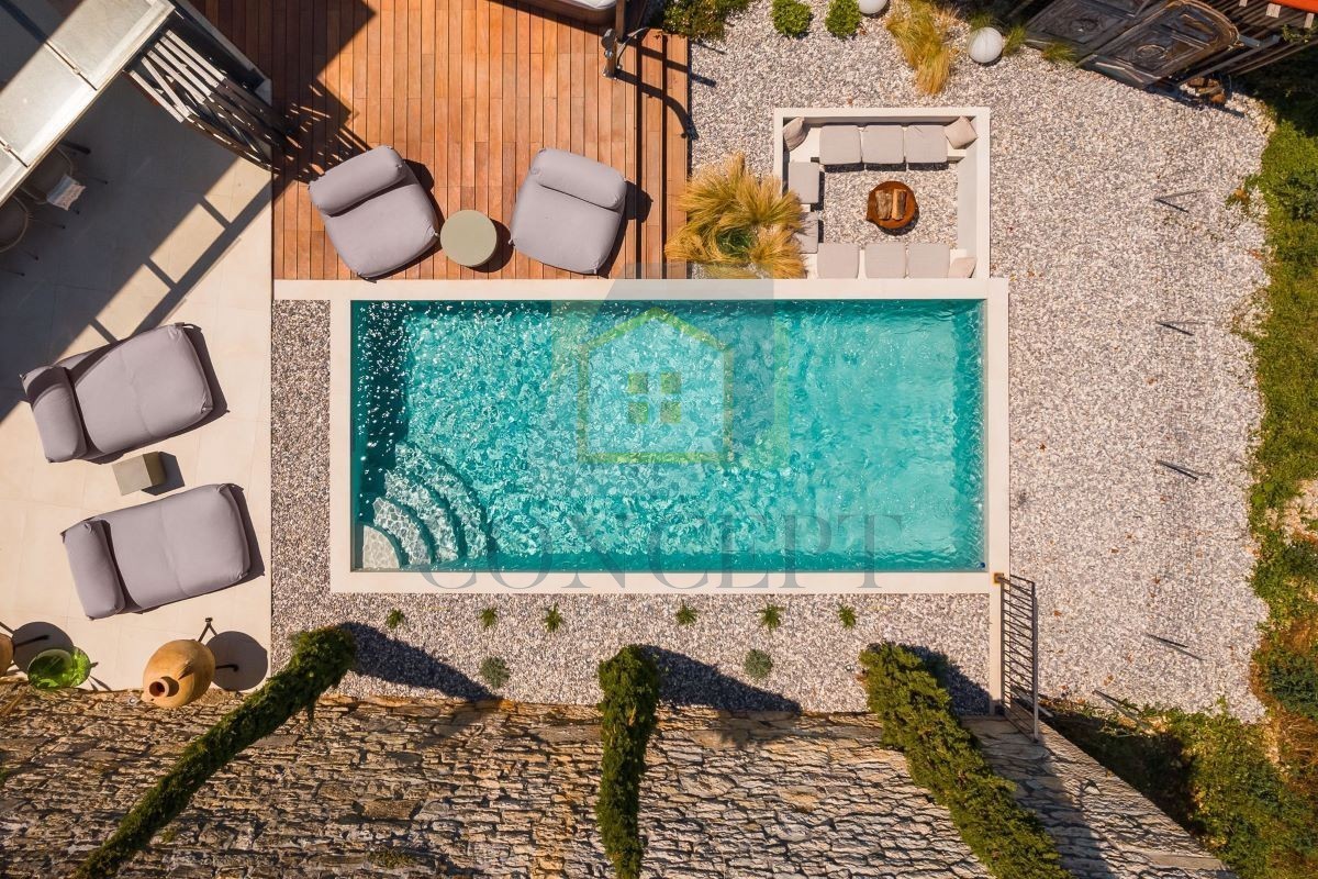 Poreč, Vižinada, Casa in pietra ristrutturata con piscina, 16 km dal mare