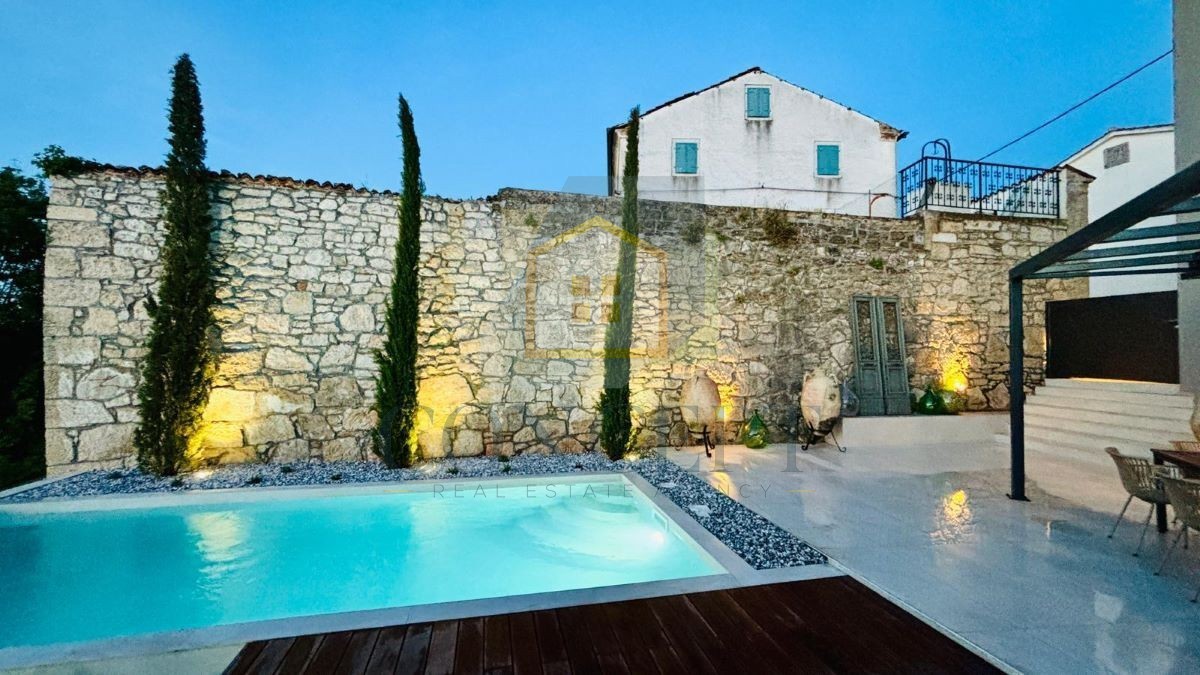 Poreč, Vižinada, Casa in pietra ristrutturata con piscina, 16 km dal mare