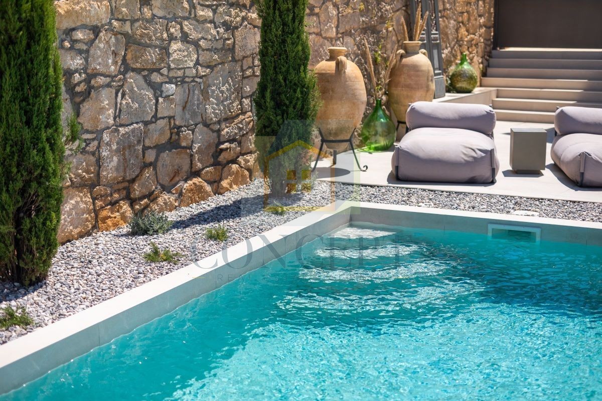 Poreč, Vižinada, Casa in pietra ristrutturata con piscina, 16 km dal mare