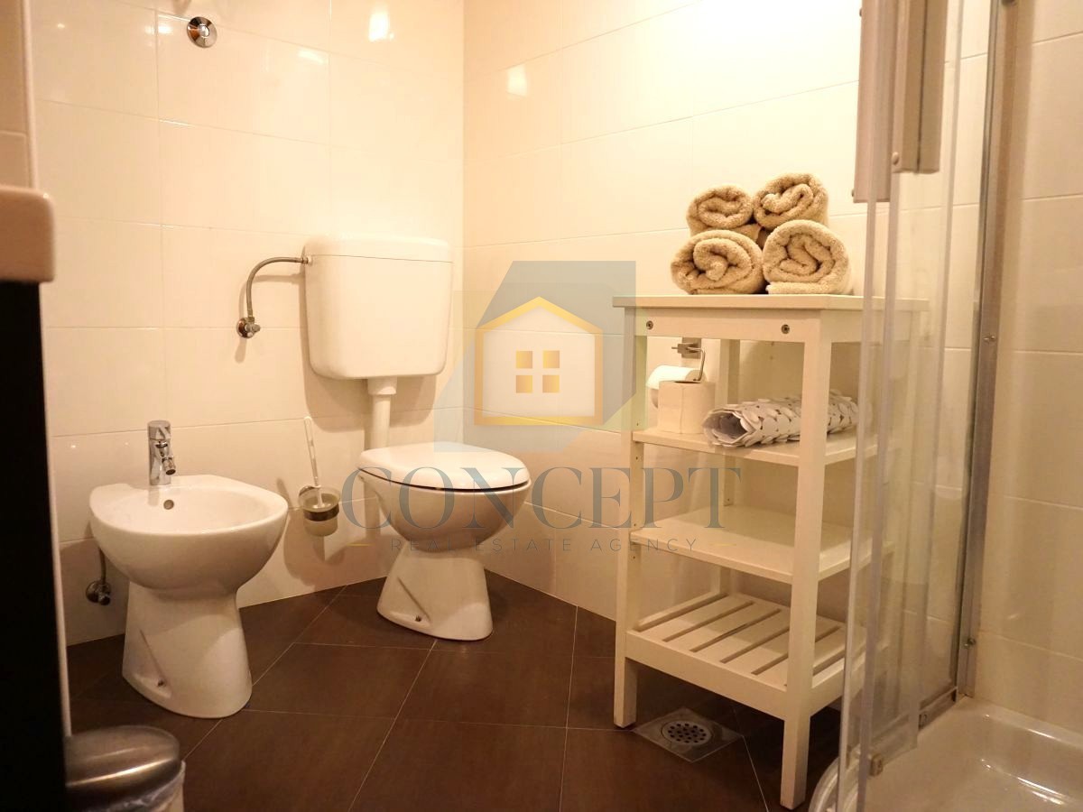 Istra, Oprtalj, Casa di pietra con 3 appartamenti e due spazi commerciali