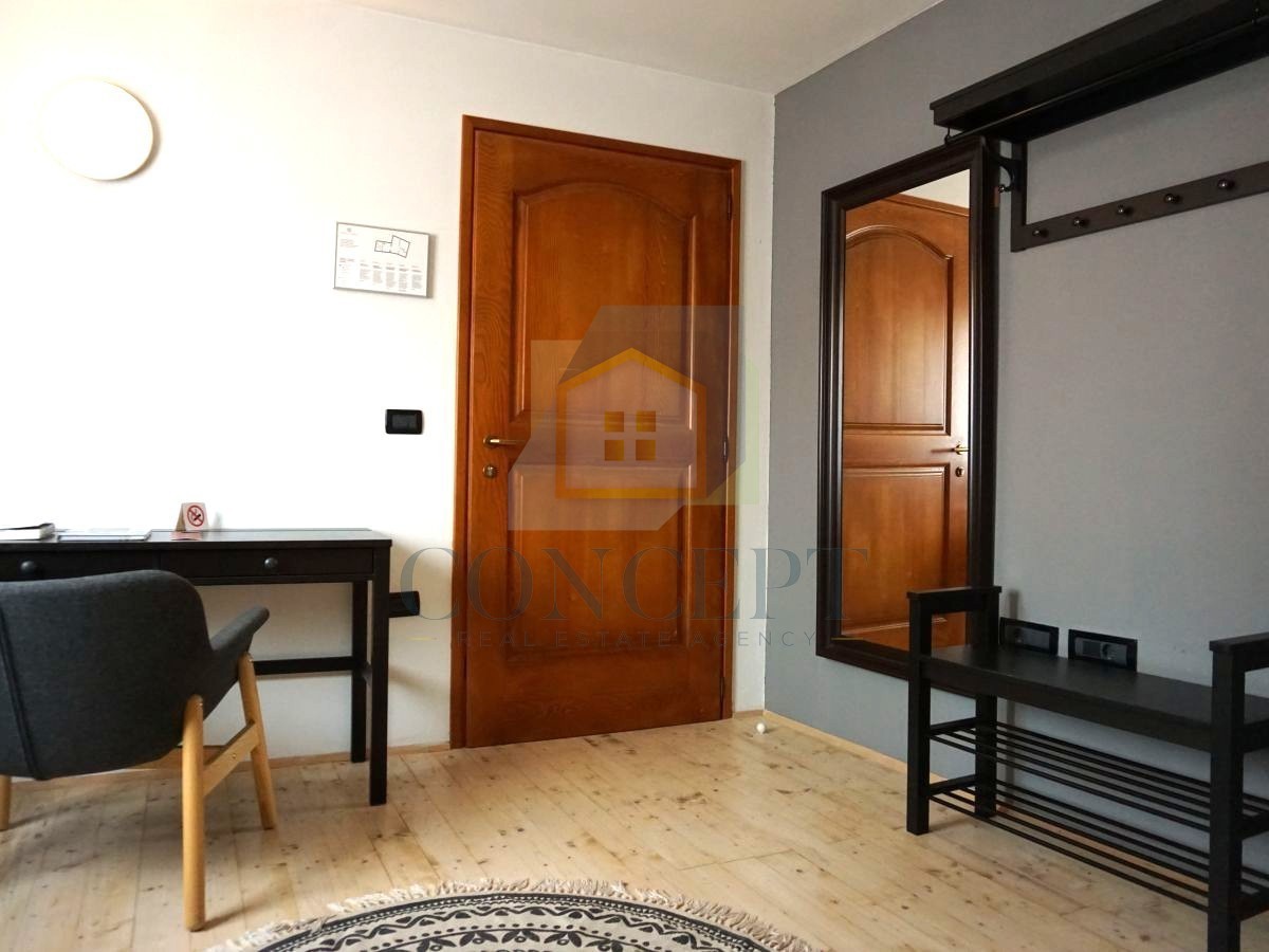 Istra, Oprtalj, Casa di pietra con 3 appartamenti e due spazi commerciali