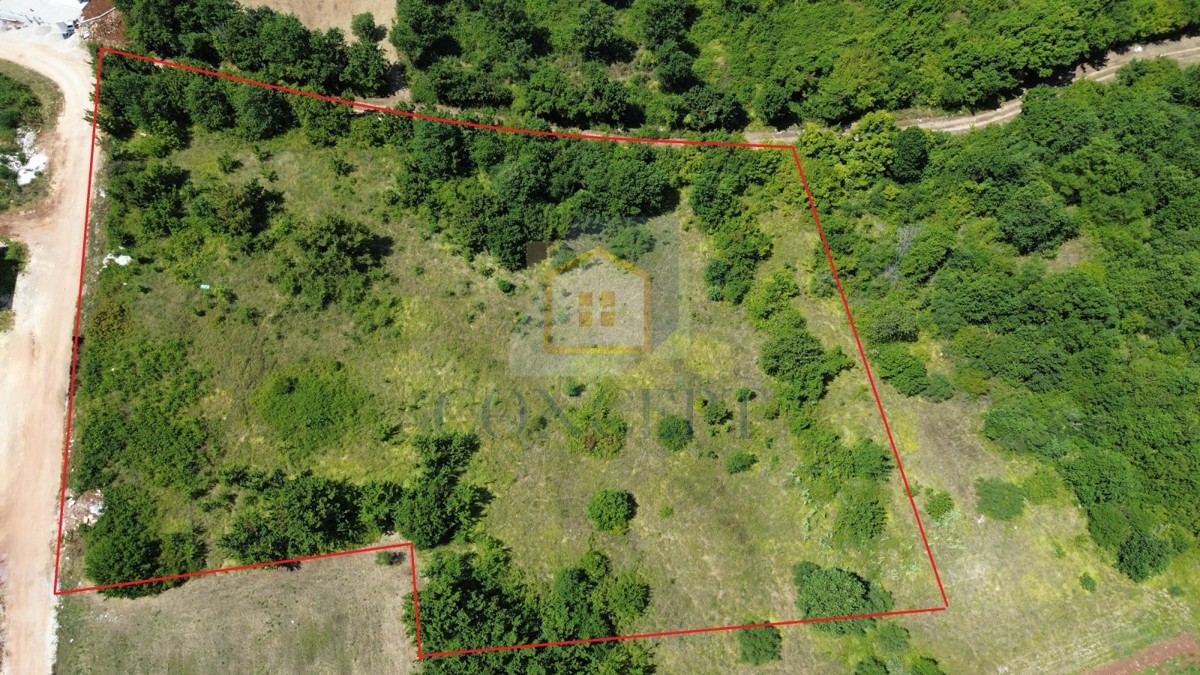 Poreč, Tar - ESCLUSIVA DALL' AGENZIA - Terreno edificabile con vista mare, a 3 km dal mare