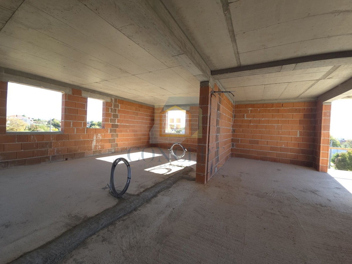 Poreč, dintorni, Appartamento al 2° piano di un edificio con ascensore e vista mare, 7 km dal mare