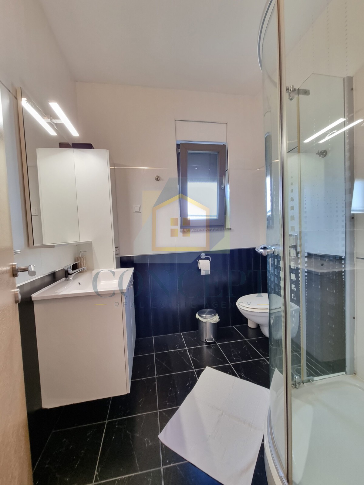 Poreč, centro espanso, Casa bifamiliare con due appartamenti e giardino, 1 km dal mare