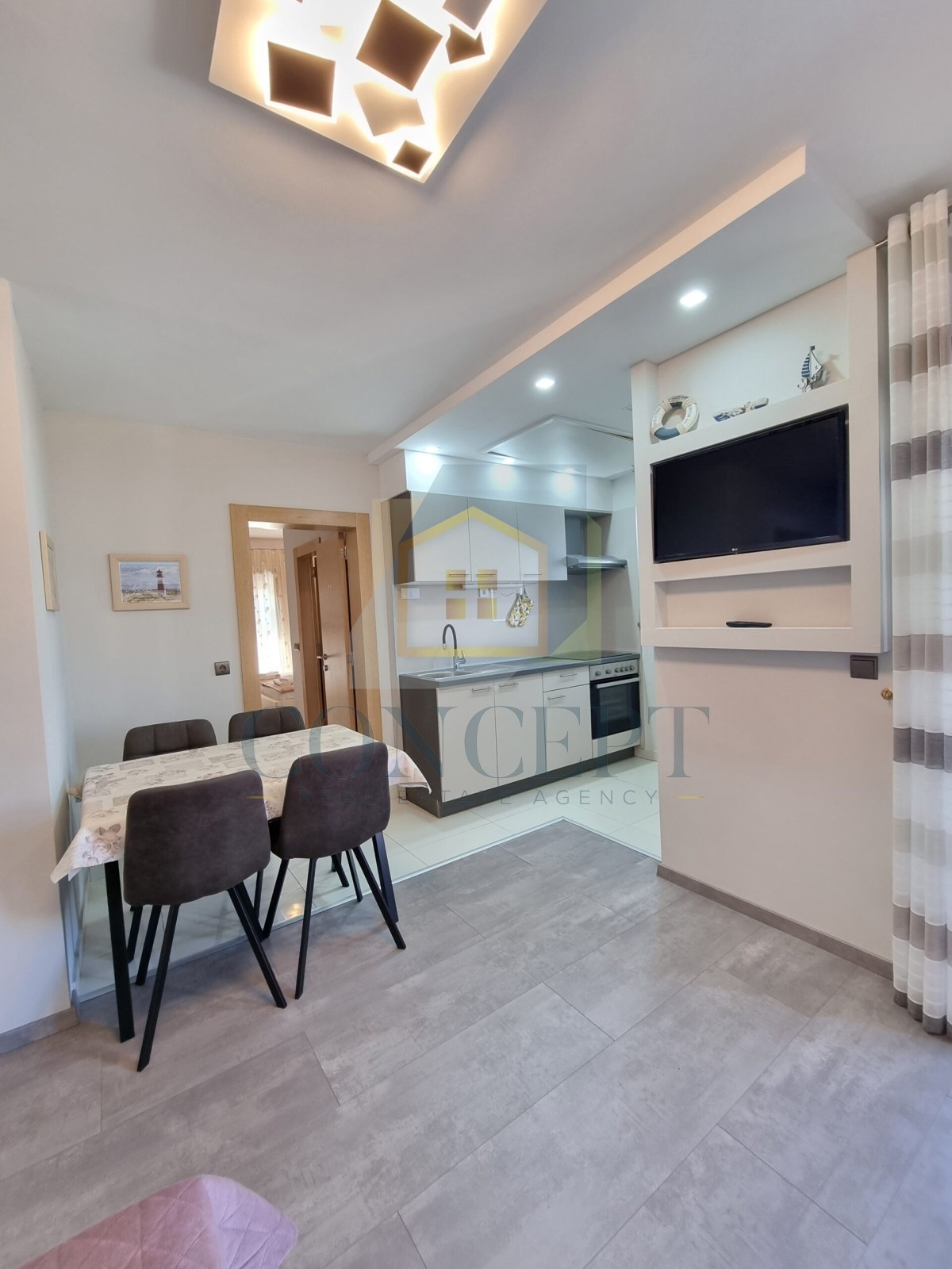 Poreč, centro espanso, Casa bifamiliare con due appartamenti e giardino, 1 km dal mare