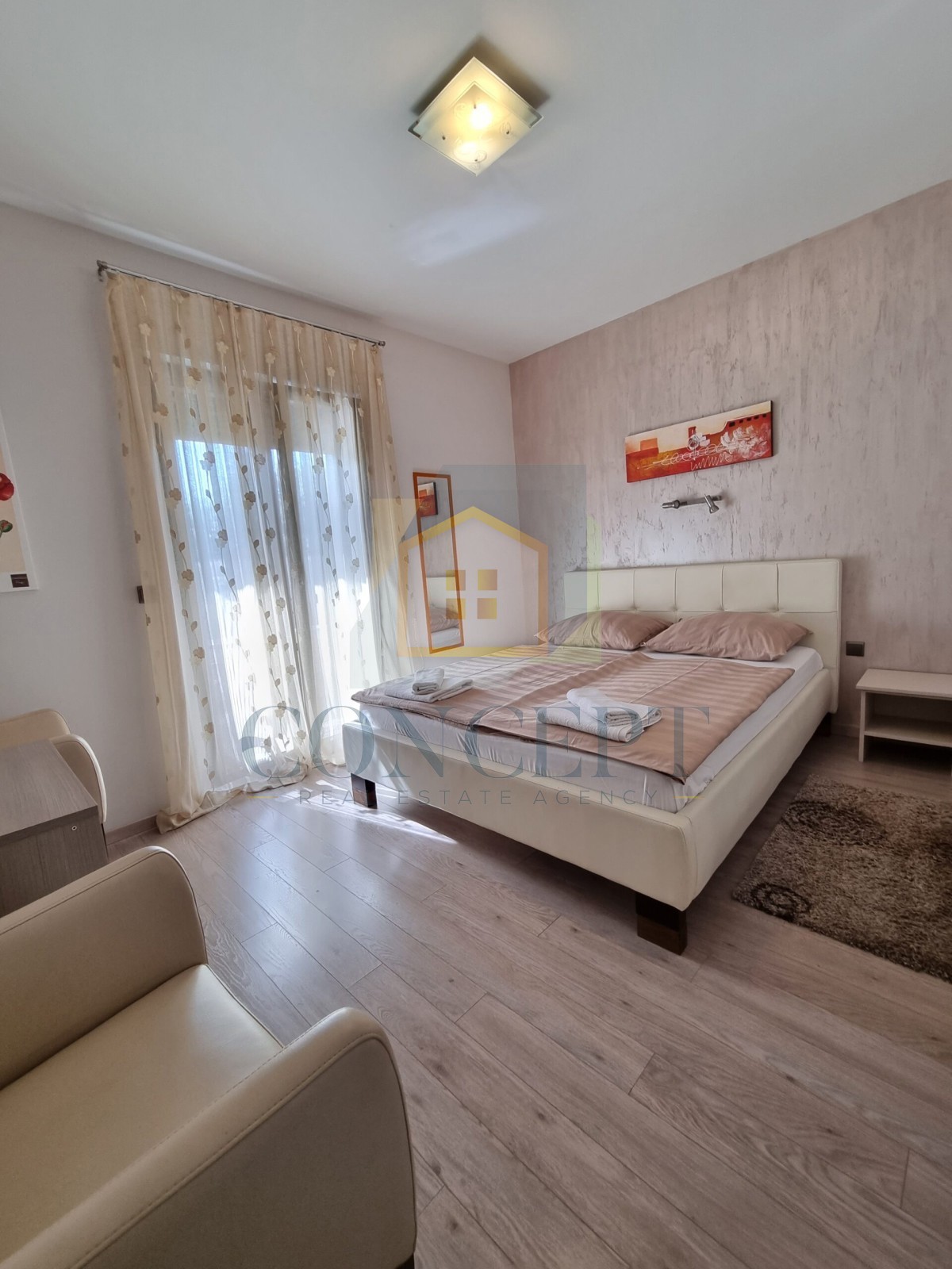 Poreč, centro espanso, Casa bifamiliare con due appartamenti e giardino, 1 km dal mare