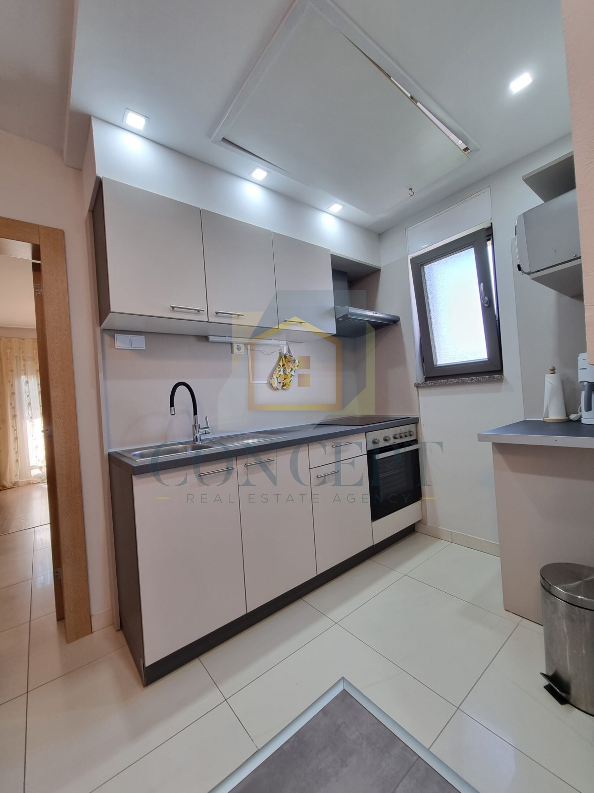 Poreč, centro espanso, Casa bifamiliare con due appartamenti e giardino, 1 km dal mare