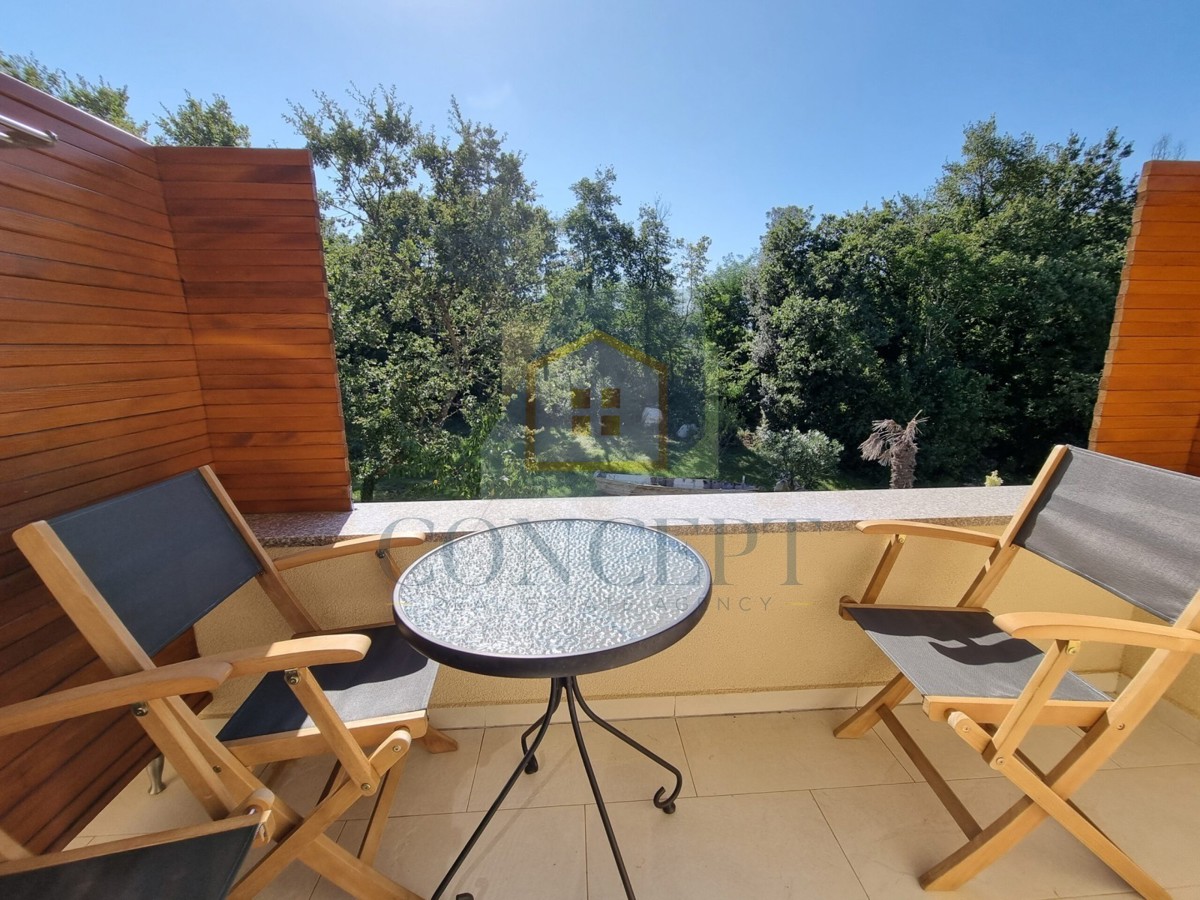 Poreč, centro espanso, Casa bifamiliare con due appartamenti e giardino, 1 km dal mare