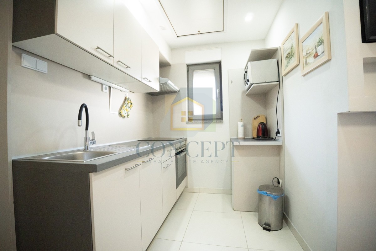 Poreč, centro espanso, Casa bifamiliare con due appartamenti e giardino, 1 km dal mare