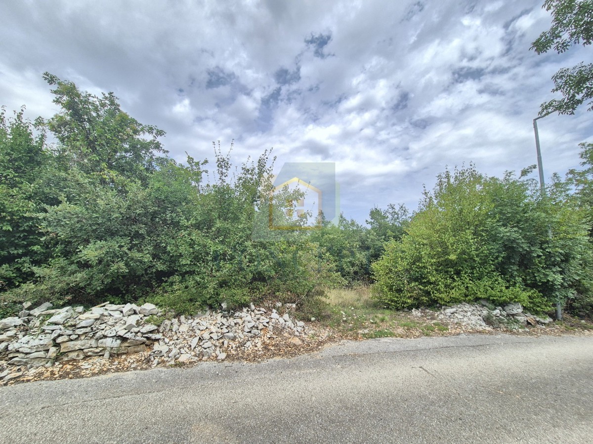 Terreno edificabile Tinjan, scopo ristorazione!