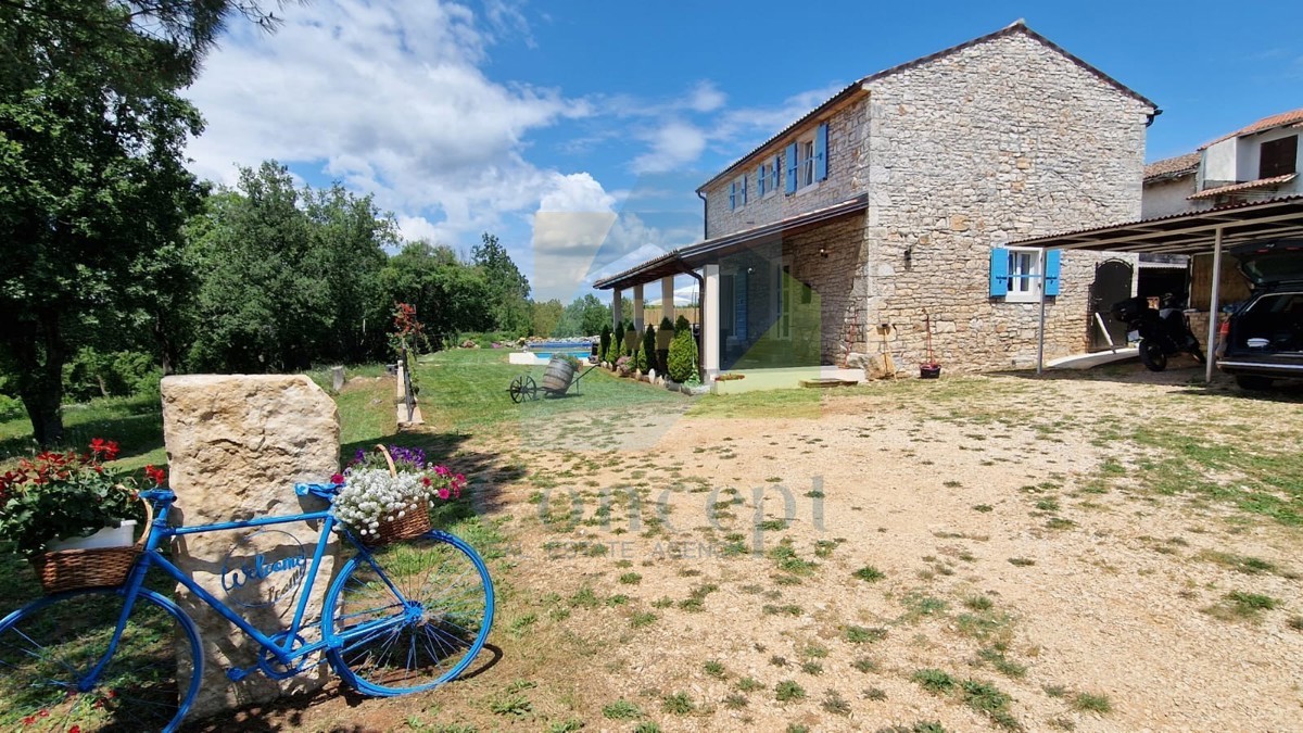 Poreč, dintorni, Casa istriana autoctona ristrutturata con ampio giardino.