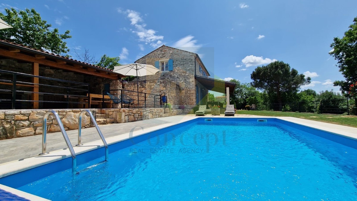 Poreč, dintorni, Casa istriana autoctona ristrutturata con ampio giardino.