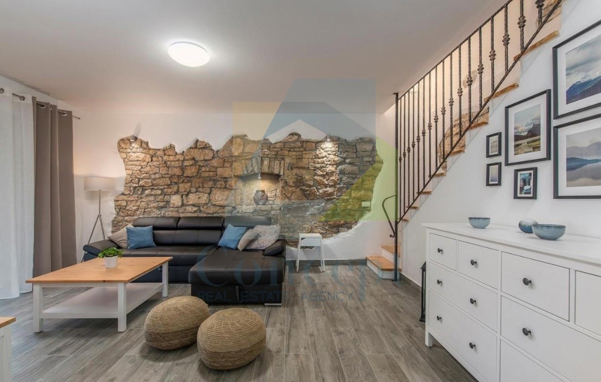 Poreč, dintorni, Casa istriana autoctona ristrutturata con ampio giardino.