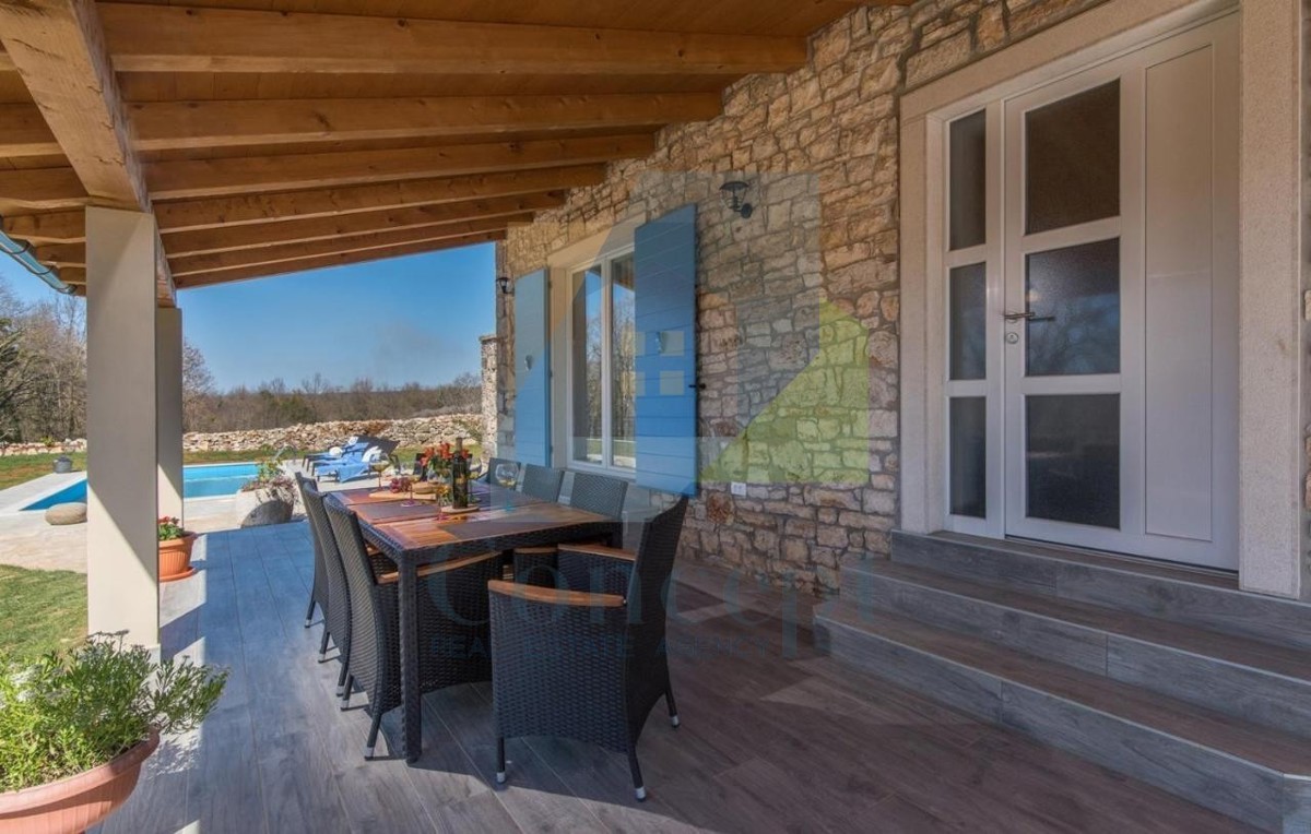 Poreč, dintorni, Casa istriana autoctona ristrutturata con ampio giardino.