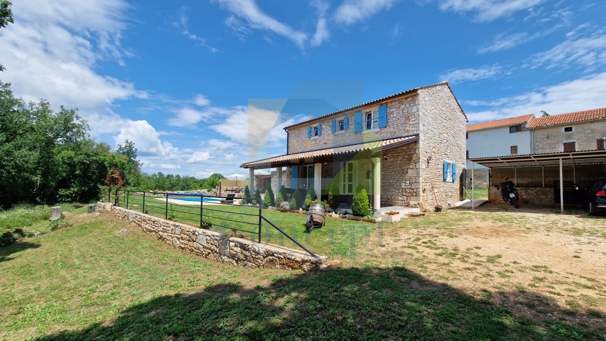 Poreč, dintorni, Casa istriana autoctona ristrutturata con ampio giardino.