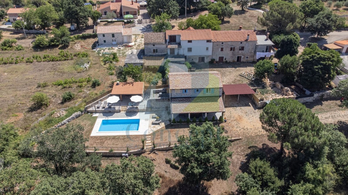 Poreč, dintorni, Casa istriana autoctona ristrutturata con ampio giardino.