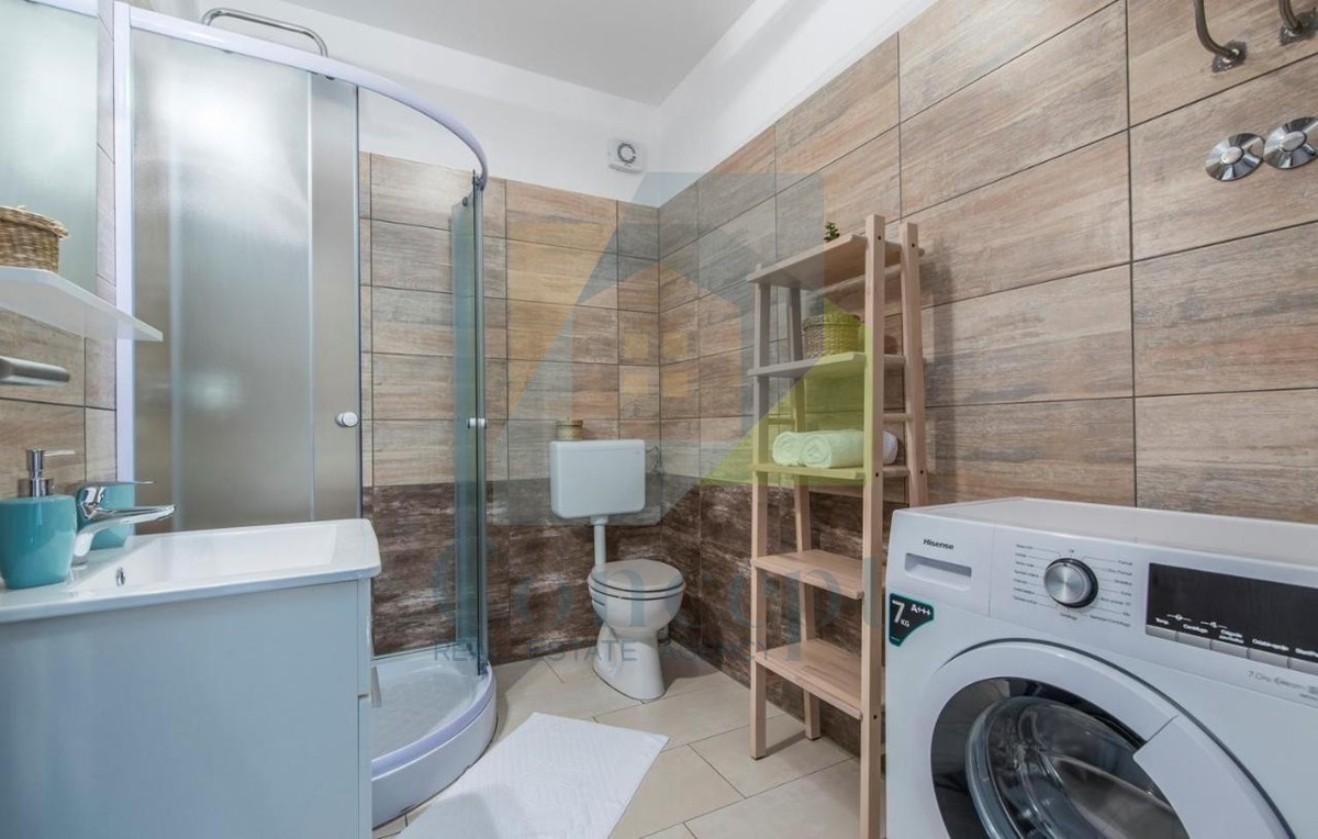 Poreč, dintorni, Casa istriana autoctona ristrutturata con ampio giardino.