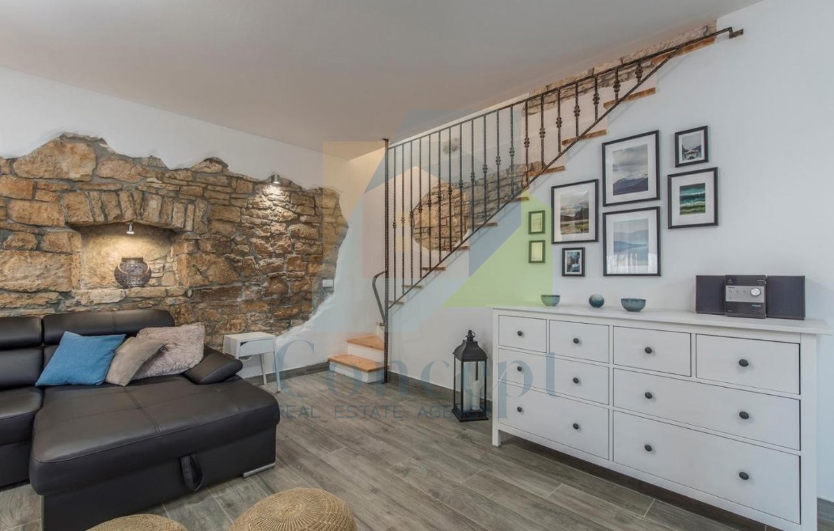 Poreč, dintorni, Casa istriana autoctona ristrutturata con ampio giardino.