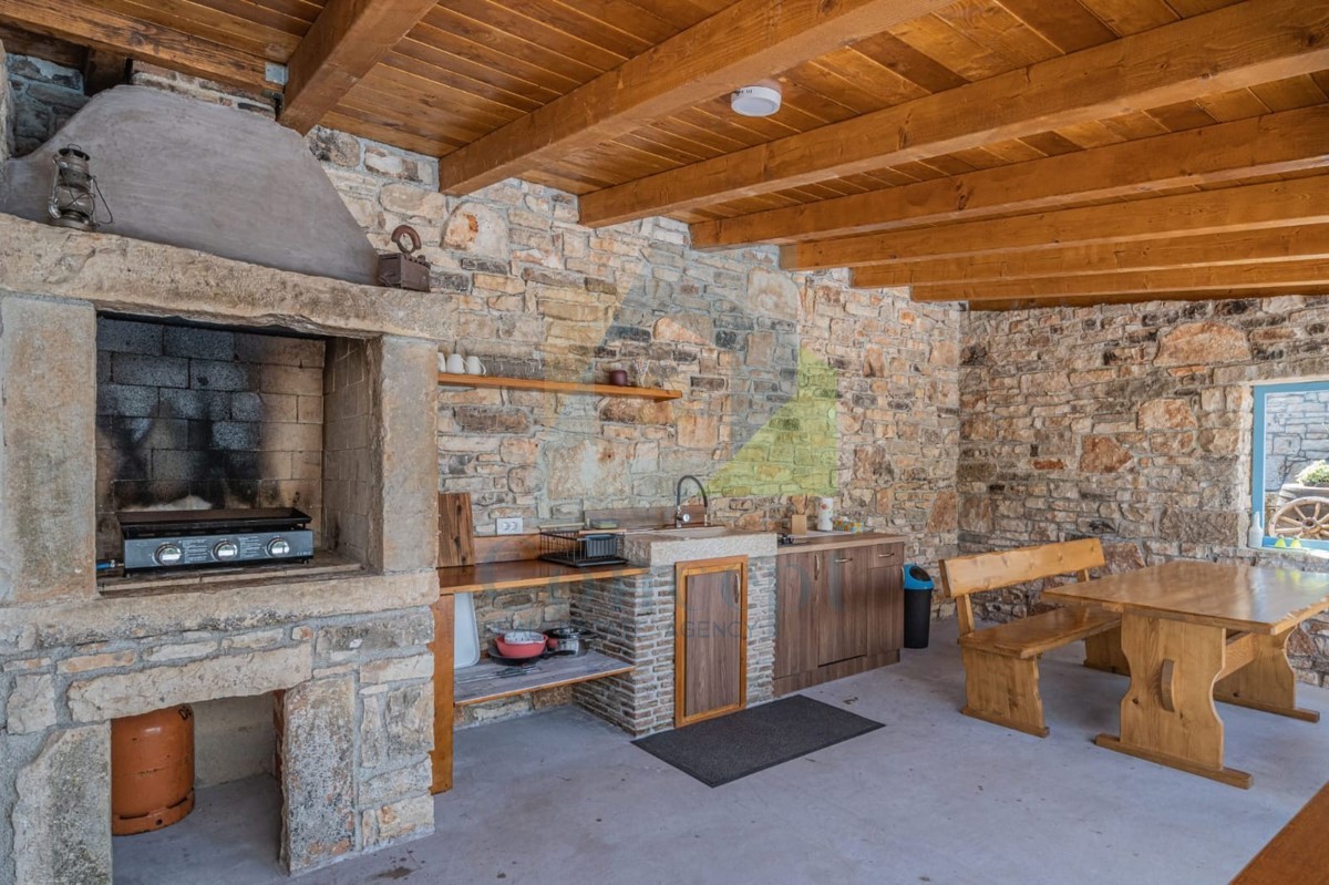 Poreč, dintorni, Casa istriana autoctona ristrutturata con ampio giardino.