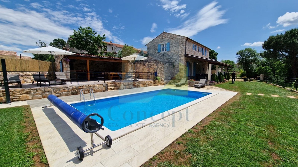 Poreč, dintorni, Casa istriana autoctona ristrutturata con ampio giardino.