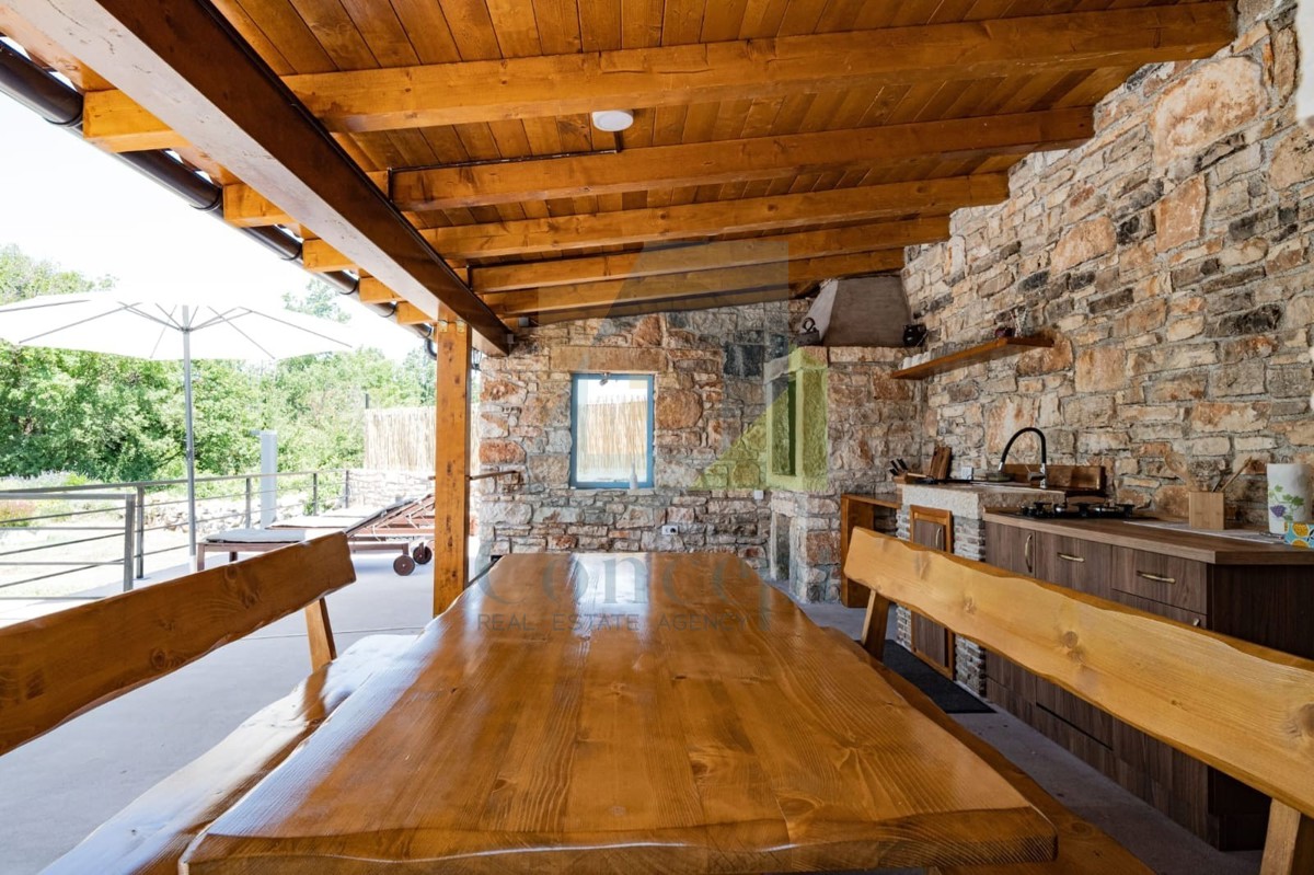 Poreč, dintorni, Casa istriana autoctona ristrutturata con ampio giardino.