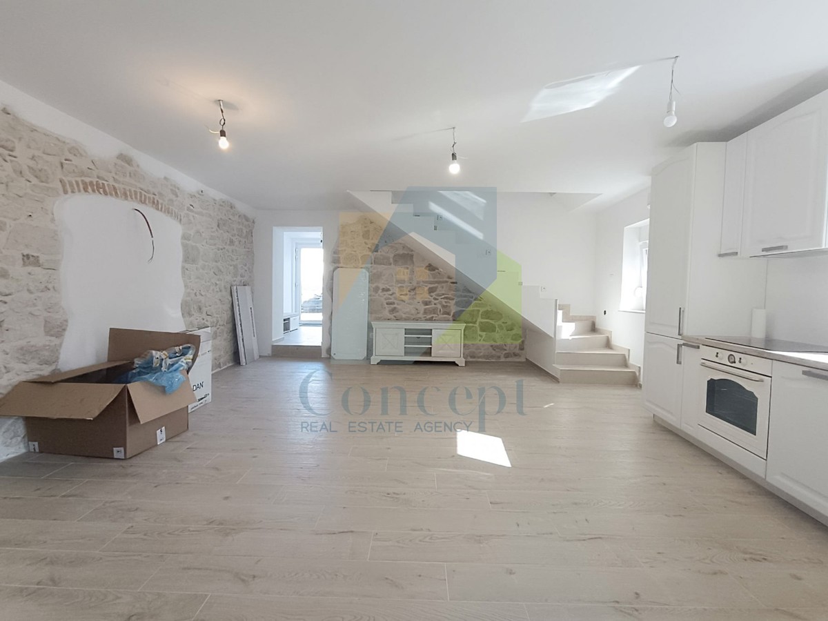 Poreč, dintorni, Doppia ristrutturata con tre camere da letto e vista mare