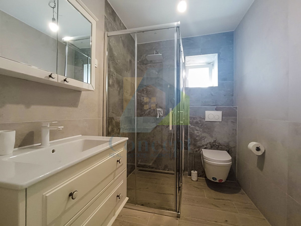 Poreč, dintorni, Doppia ristrutturata con tre camere da letto e vista mare