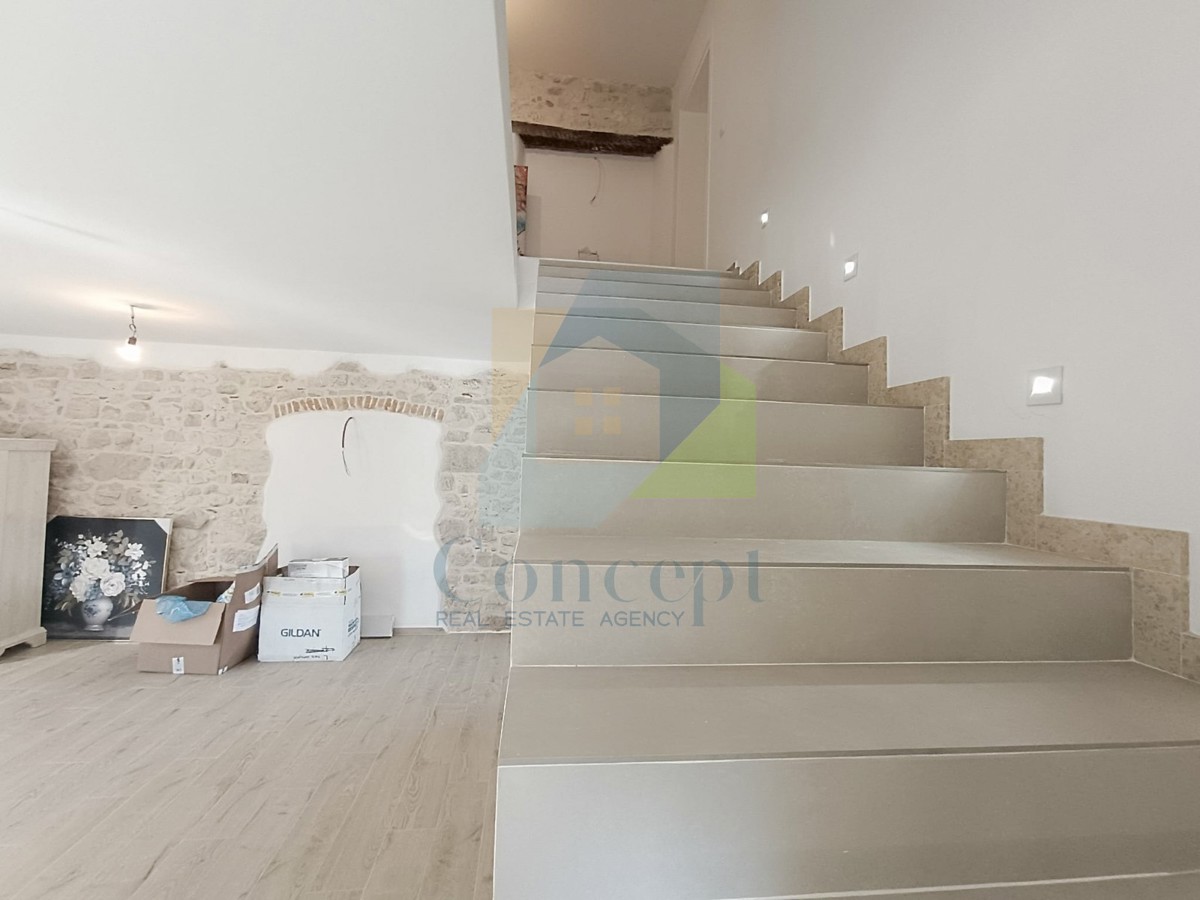 Poreč, dintorni, Doppia ristrutturata con tre camere da letto e vista mare