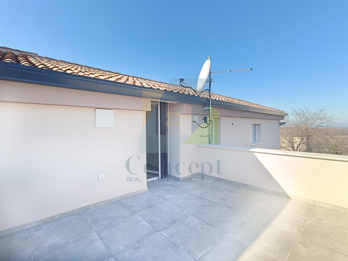 Poreč, dintorni, Doppia ristrutturata con tre camere da letto e vista mare