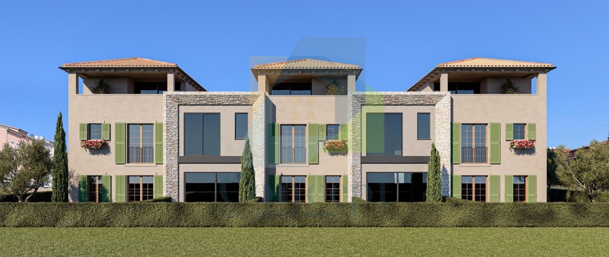 Poreč, dintorni, Casa finale in fila con giardino