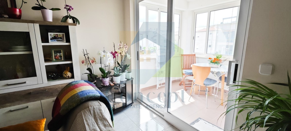 Poreč, centro espanso, appartamento spazioso su due piani, 500 m dal mare