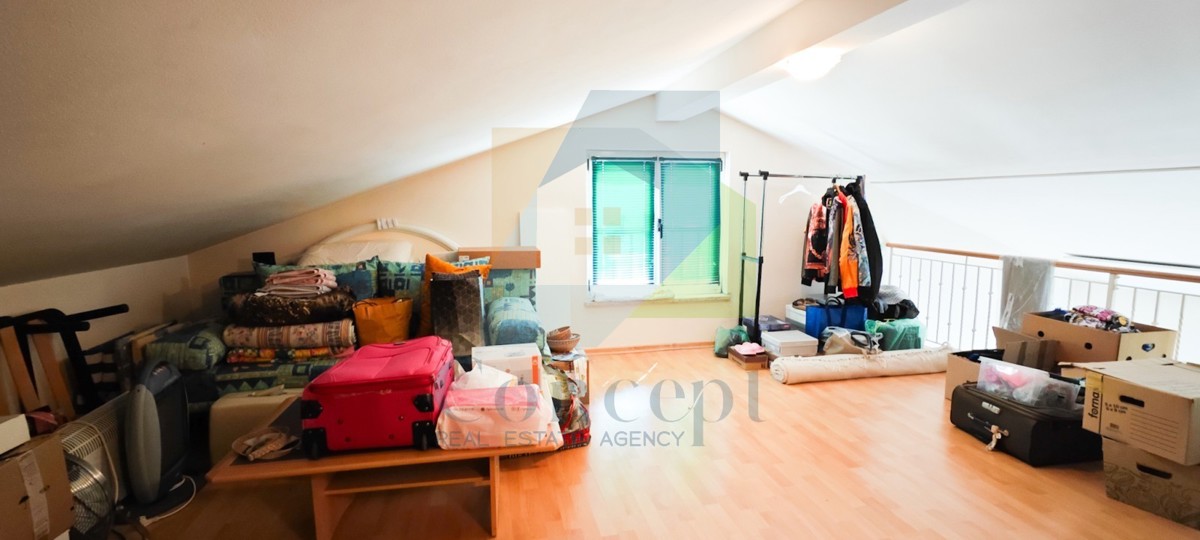 Poreč, centro espanso, appartamento spazioso su due piani, 500 m dal mare