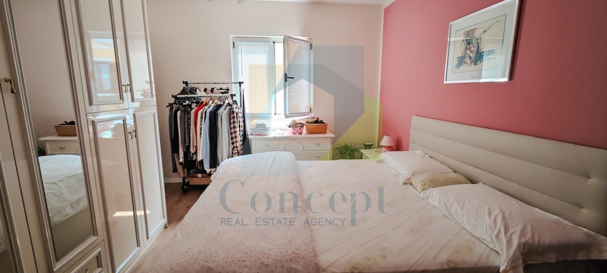 Poreč, centro espanso, appartamento spazioso su due piani, 500 m dal mare