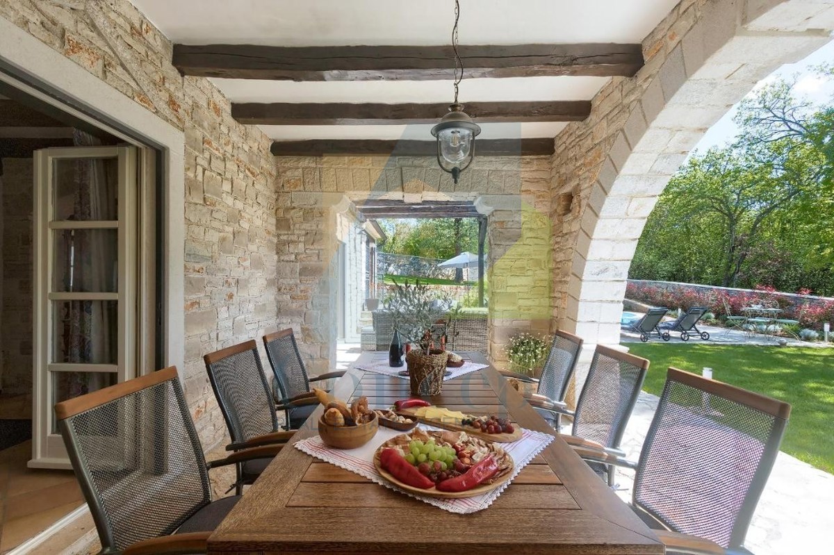 Poreč, Tinjan, Villa in pietra mediterranea con piscina in posizione tranquilla