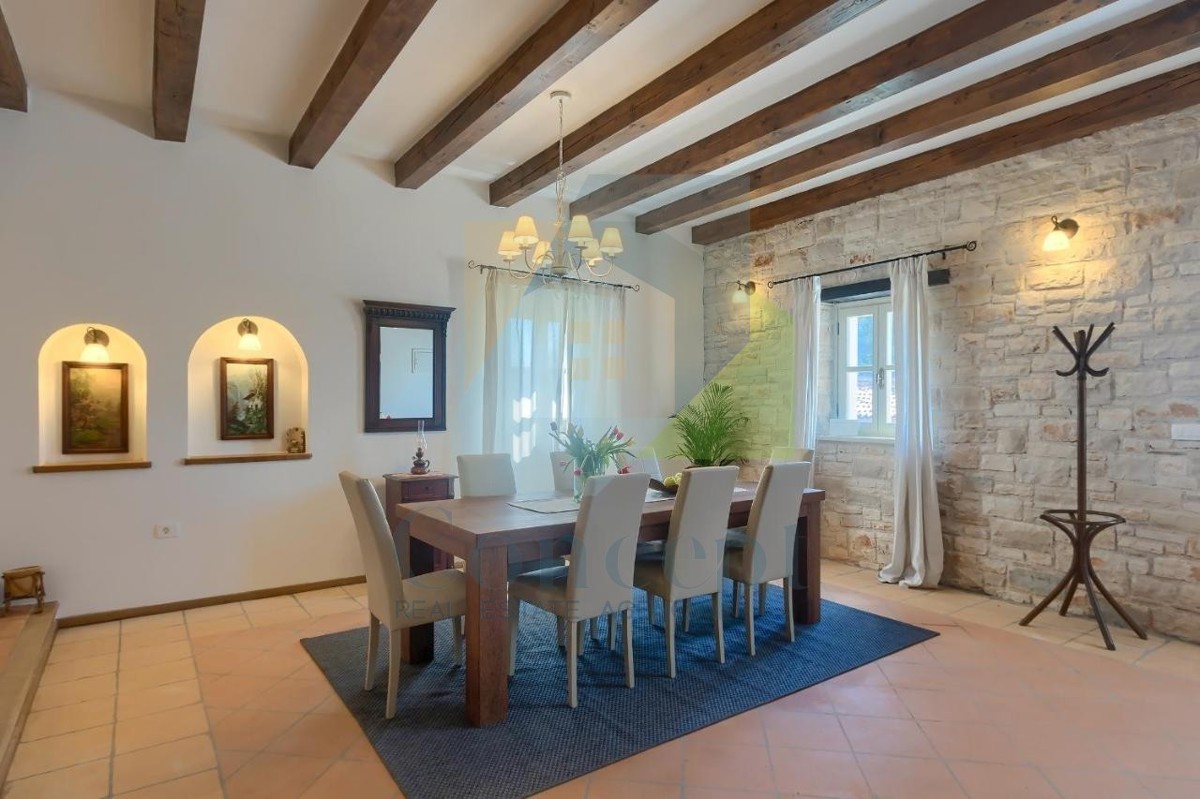 Poreč, Tinjan, Villa in pietra mediterranea con piscina in posizione tranquilla