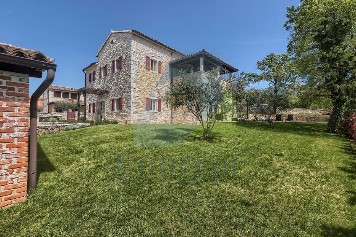 Poreč, Tinjan, Villa in pietra mediterranea con piscina in posizione tranquilla