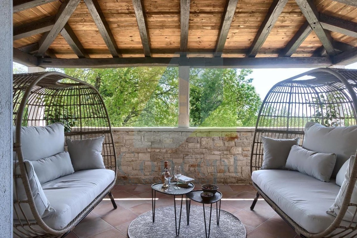 Poreč, Tinjan, Villa in pietra mediterranea con piscina in posizione tranquilla