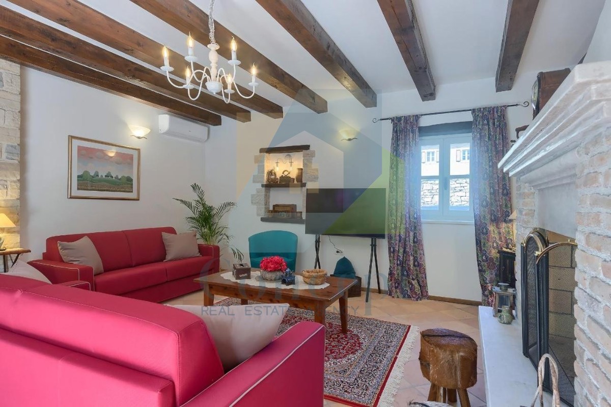 Poreč, Tinjan, Villa in pietra mediterranea con piscina in posizione tranquilla