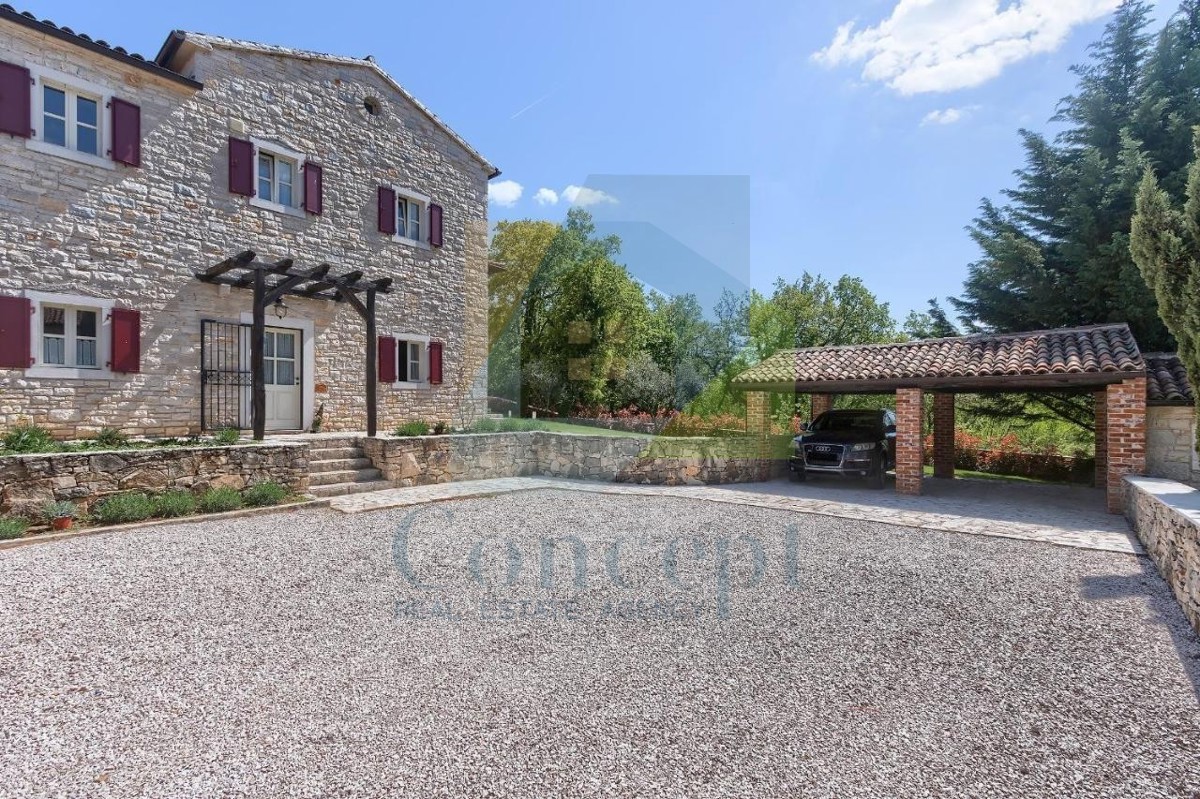 Poreč, Tinjan, Villa in pietra mediterranea con piscina in posizione tranquilla