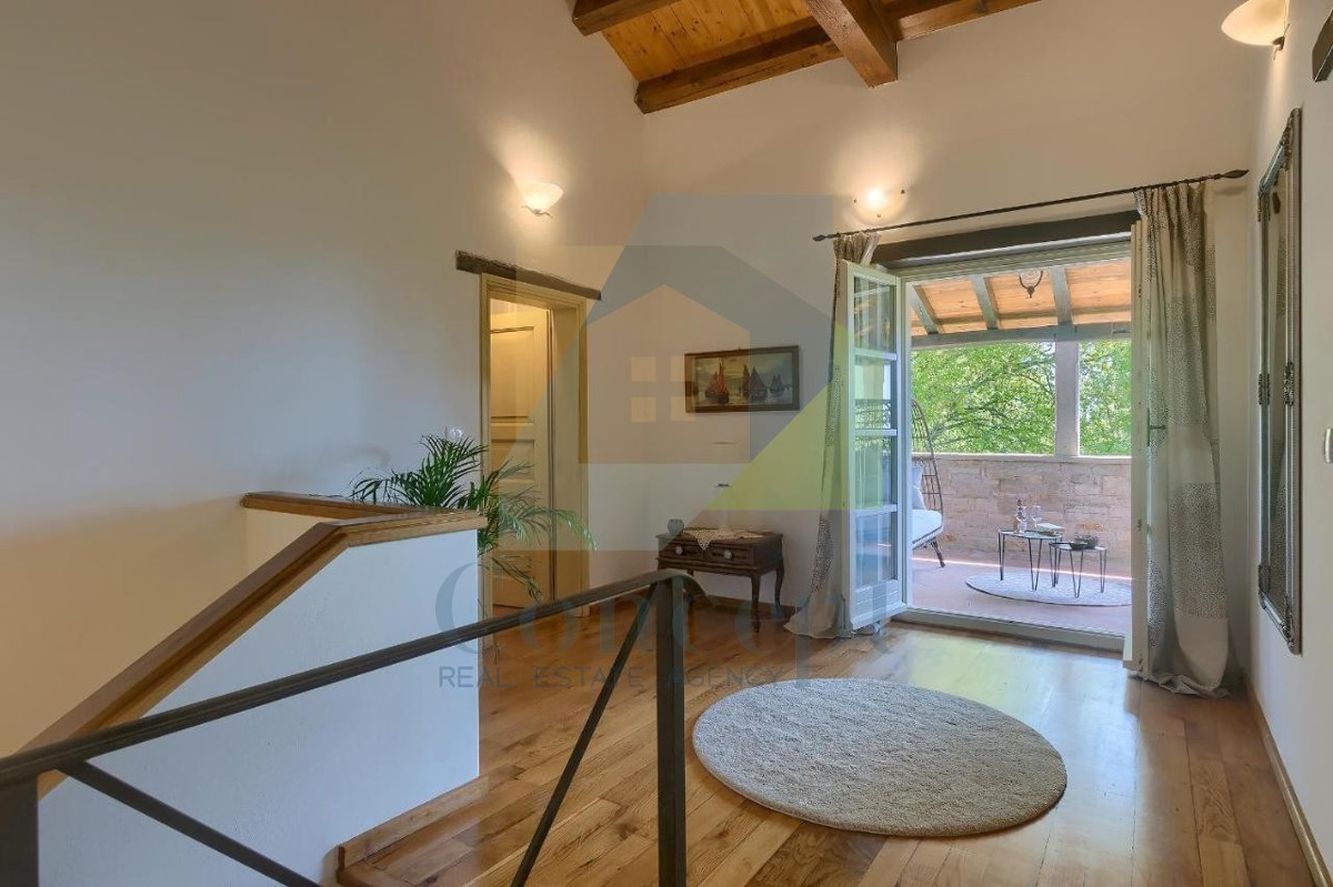 Poreč, Tinjan, Villa in pietra mediterranea con piscina in posizione tranquilla