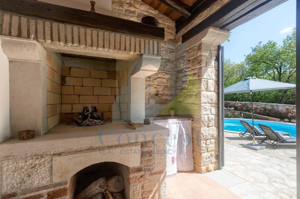 Poreč, Tinjan, Villa in pietra mediterranea con piscina in posizione tranquilla
