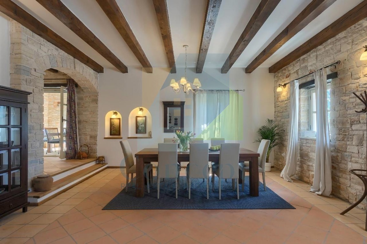 Poreč, Tinjan, Villa in pietra mediterranea con piscina in posizione tranquilla