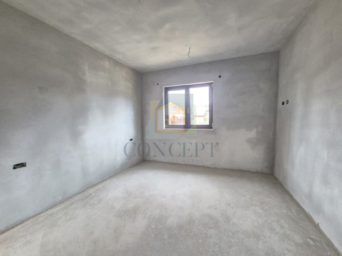 Poreč, zona circostante, Appartamento al 1° piano in ottima posizione, a 1,5 km dal mare