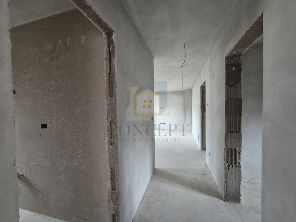 Poreč, zona circostante, Appartamento al 1° piano in ottima posizione, a 1,5 km dal mare