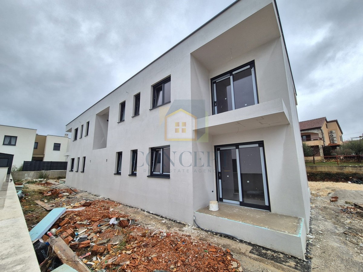 Poreč, zona circostante, Appartamento al 1° piano in ottima posizione, a 1,5 km dal mare