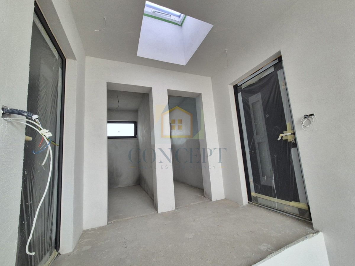 Poreč, zona circostante, Appartamento al 1° piano in ottima posizione, a 1,5 km dal mare